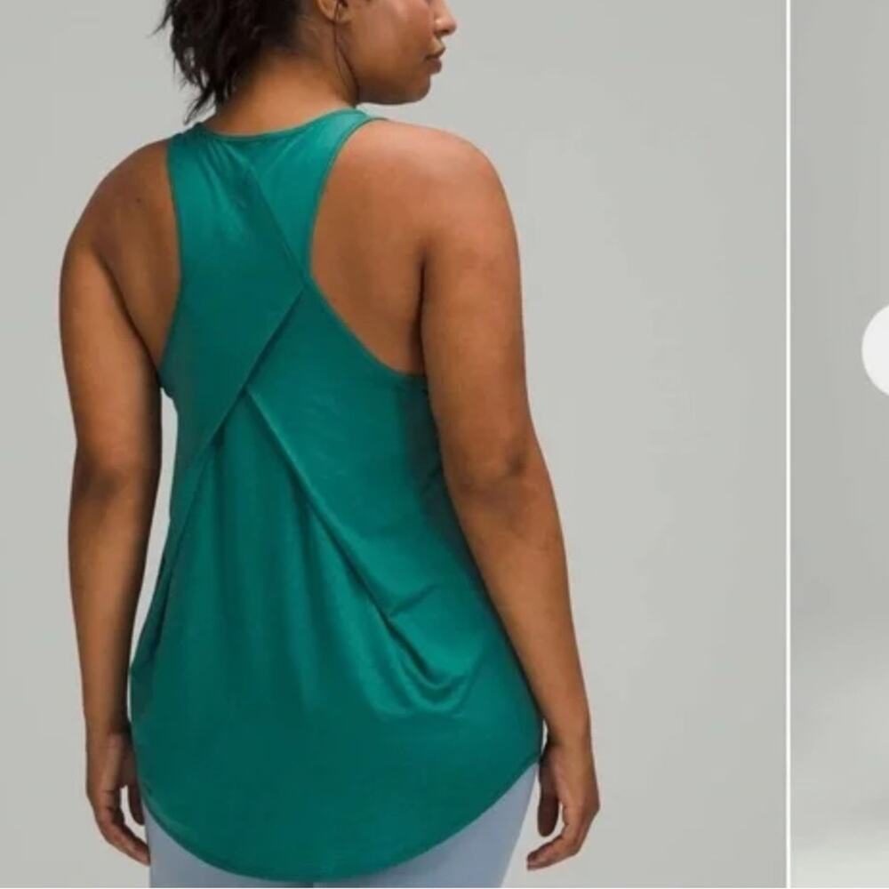 Lululemon Essential Tank Top Pleated Size 4